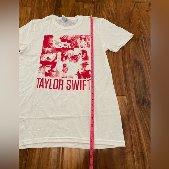 Taylor Swift Red Album T-Shirt NWOT Size S - Picture 4 of 6